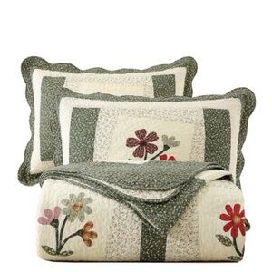 Floral Patchwork Quilt Set - Green and Cream